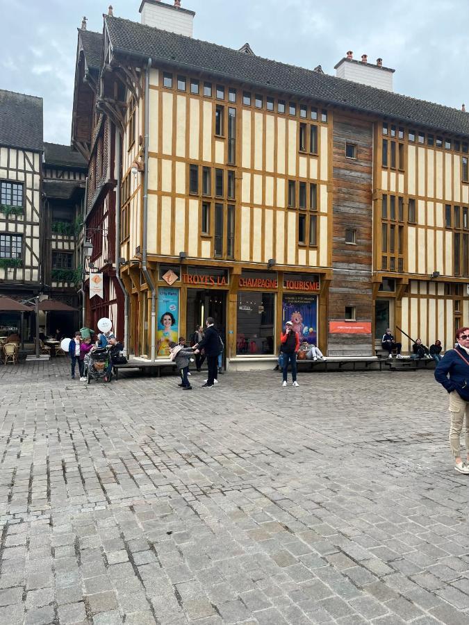 Coeur De Bouchon Apartment Troyes Exterior foto